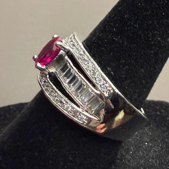 Ring - sz 7.25 - pink crystal stone w/rows of clear crystals - silver tone New - Picture 5 of 10
